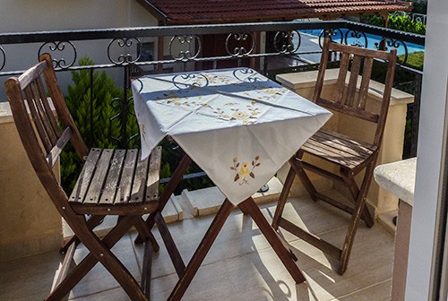 karanfil-backbalcony